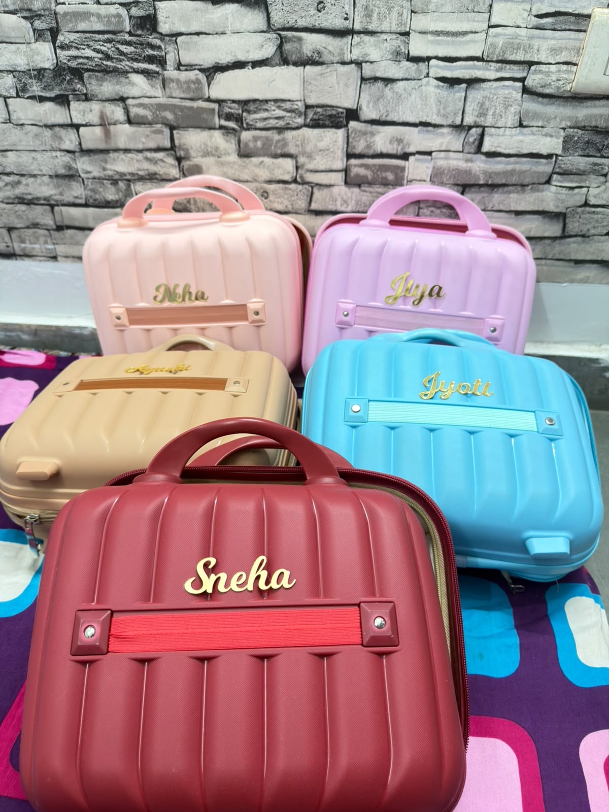 Premium Suitcase with Lock: Elegant Personalized Storage & Gifting Trunk with Secure Locking Mechanism - Image 3